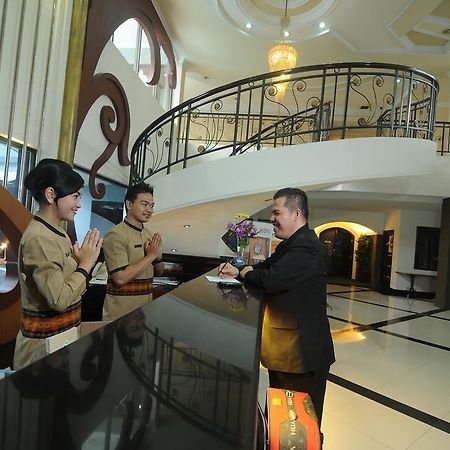 Hotel Swarna Dwipa Palembang Zewnętrze zdjęcie