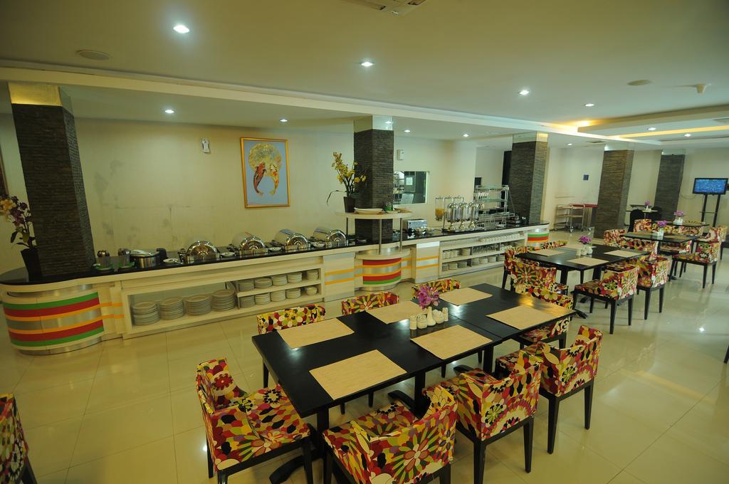 Hotel Swarna Dwipa Palembang Zewnętrze zdjęcie