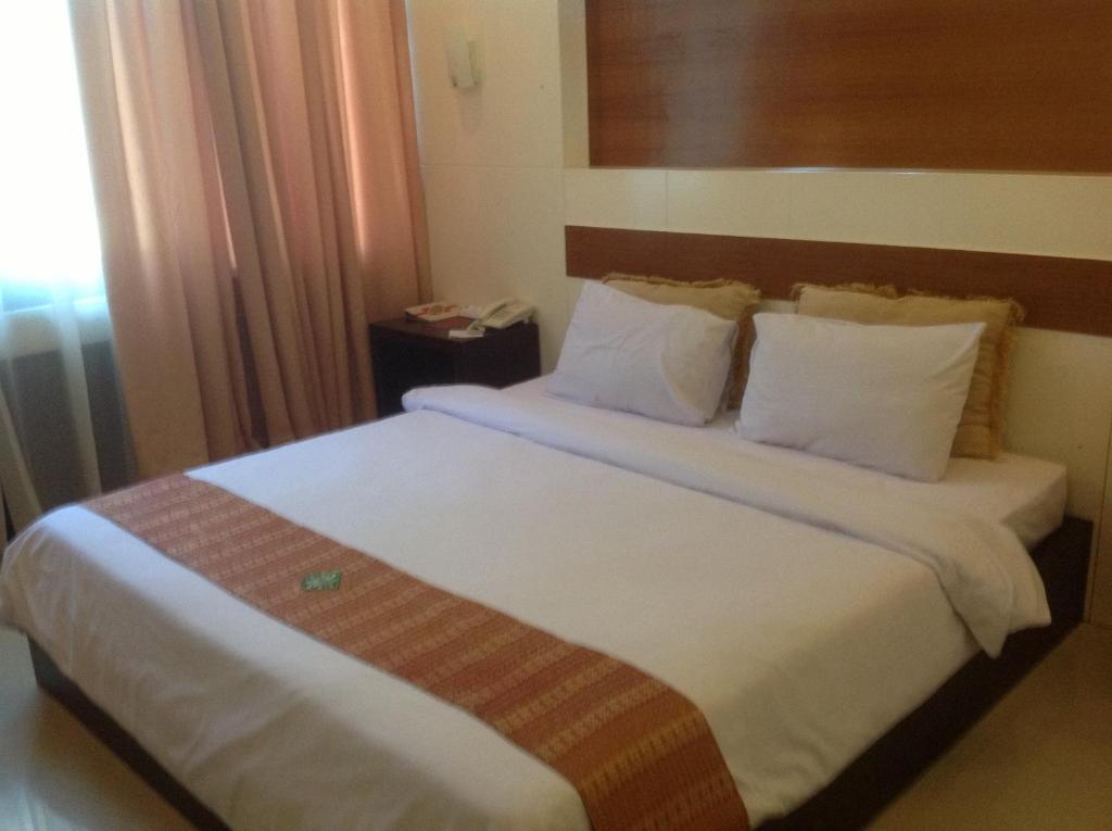 Hotel Swarna Dwipa Palembang Zewnętrze zdjęcie