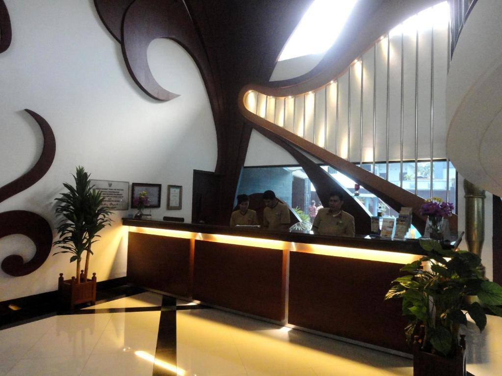 Hotel Swarna Dwipa Palembang Zewnętrze zdjęcie